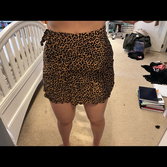 Cheetah print wrap mini skirt - Picture 2 of 7